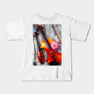 Baroque And pocket Violin With pink Dahlia Kids T-Shirt